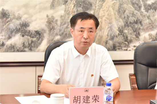 泉林公司党委召开理论学习中心组集体（扩大）学习会暨深入贯彻中央八项规定精神学习教育专题读书班（2）.jpg