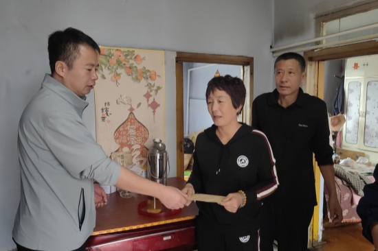 大东林场工会组织开展爱心慰问活动（2）.jpg